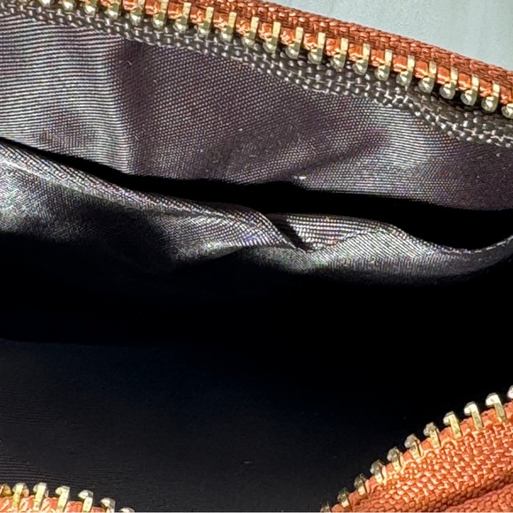 Genuine Leather Crossbody Phone Purse - Picture 8 of 8